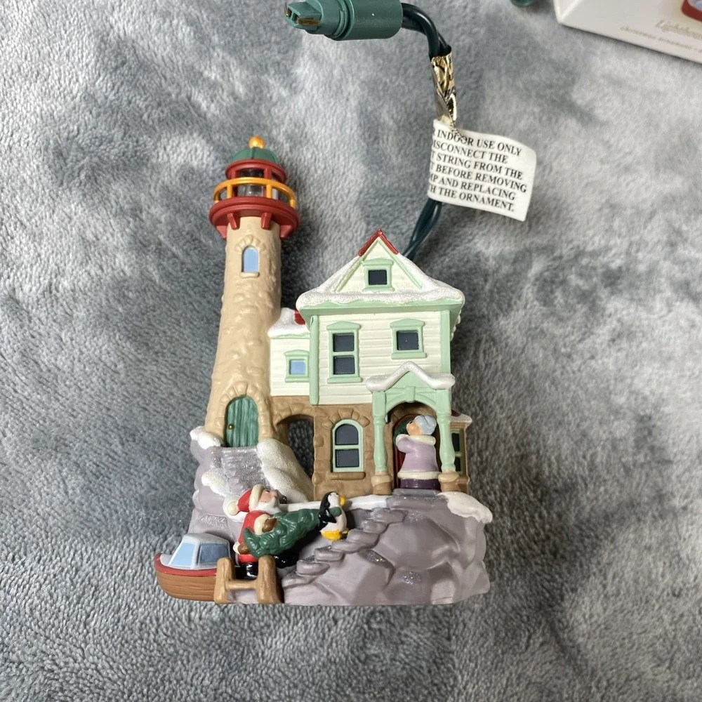 Hallmark Keepsake LIGHTHOUSE GREETINGS 2009 Christmas Ornament Magic 13th Series